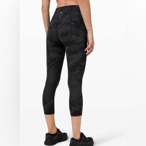 Lululemon Pace rival deep camo 21” size 4
